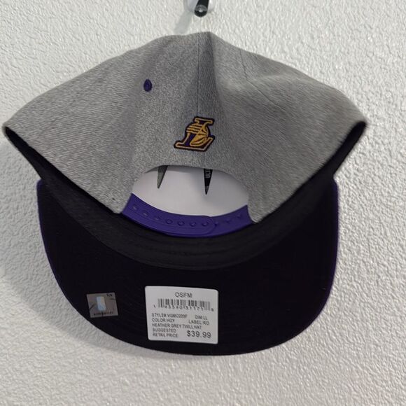 NWT- Los Angeles Lakers- Heathered grey twill snap back hat - Picture 3 of 8